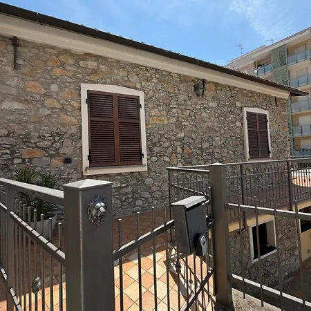 Casa Dani - Terrazza Relax, Parcheggio Gratuito E Comfort A Due Passi Da Oneglia Holiday home Imperia